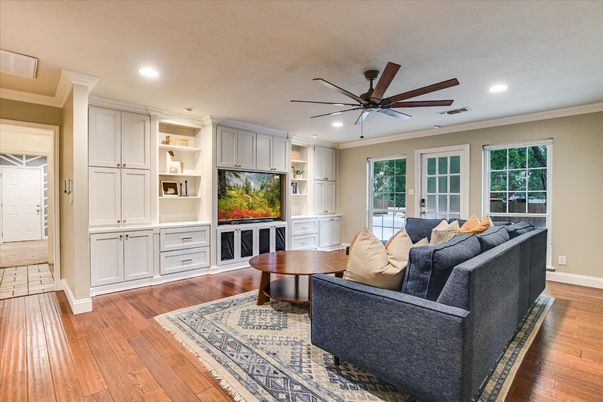 Interior, Living room, Recessed Lighting, Wood Texture Flooring