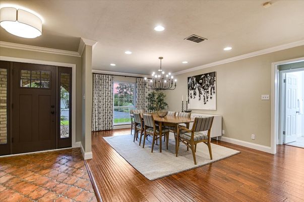 Chandelier, Dining room, Interior, Recessed Lighting, Wood Texture Flooring