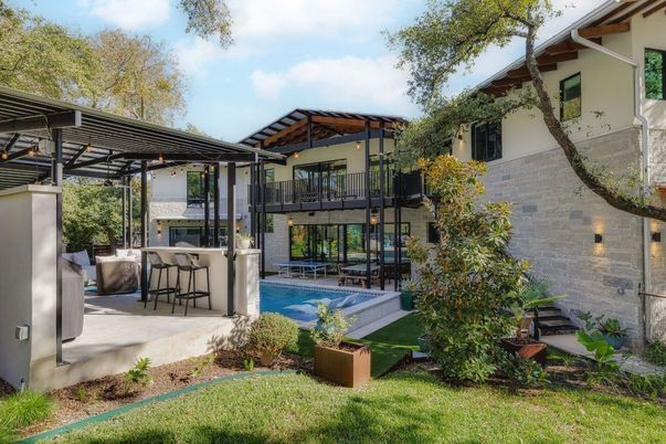 Exterior, Hot Tub, Pool