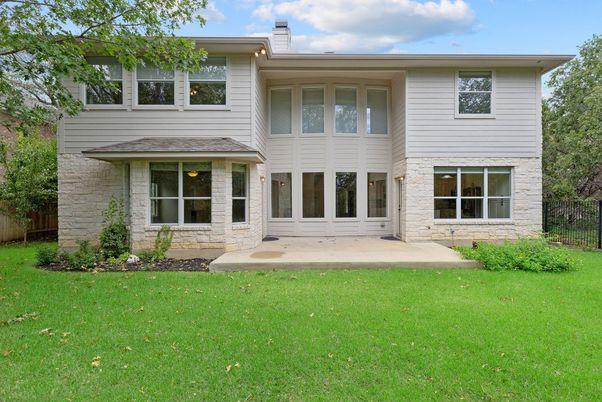 Exterior, Facade, Raised Ranch