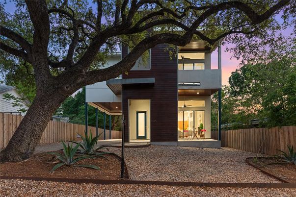 Backyard, Exterior, Facade, Modern