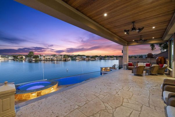Exterior, Pool, Water