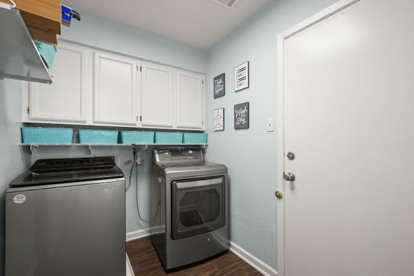 Interior, Washer, Wood Texture Flooring