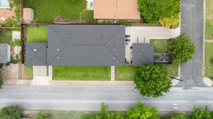 Exterior, Drone