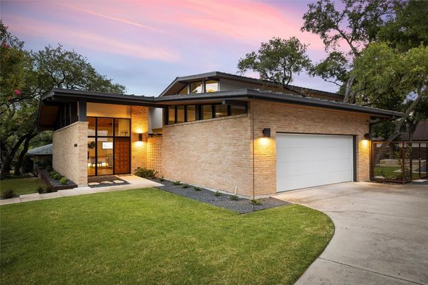 Attached, Exterior, Facade, Brick Facade, Modern