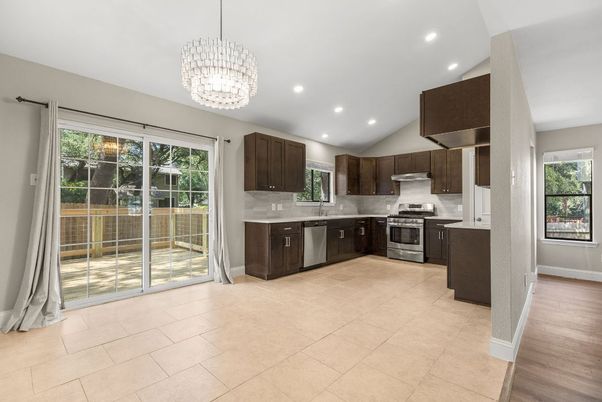 Chandelier, Interior, Kitchen, Recessed Lighting, Stainless Steel Appliances