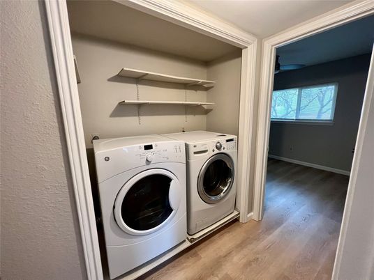 Interior, Washer, Wood Texture Flooring