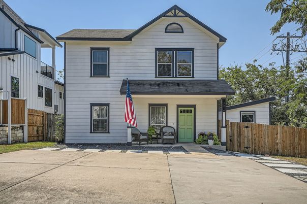 Exterior, Facade, Farmhouse