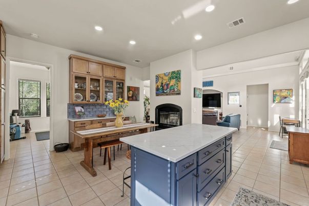 Fireplace, Interior, Kitchen, Recessed Lighting