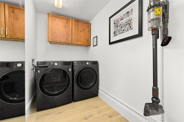 Interior, Washer, Wood Texture Flooring