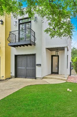 Attached, Backyard, Exterior, Facade, Modern