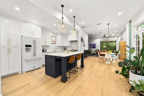 Chandelier, Dining room, Interior, Kitchen, Pendant Lights, Recessed Lighting, Wood Texture Flooring