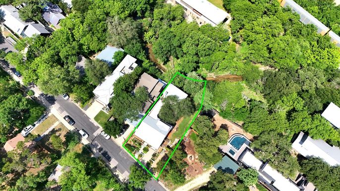 Exterior, Drone