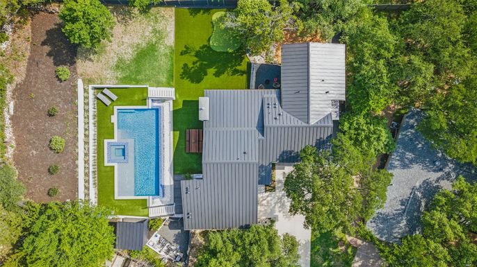 Exterior, Drone
