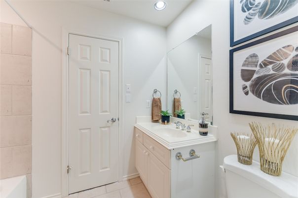 Bathroom, Dual Sink Vanities, Interior, Recessed Lighting