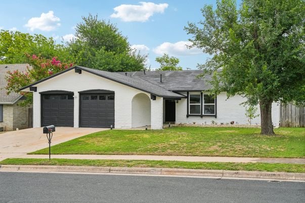 Attached, Exterior, Facade, Ranch