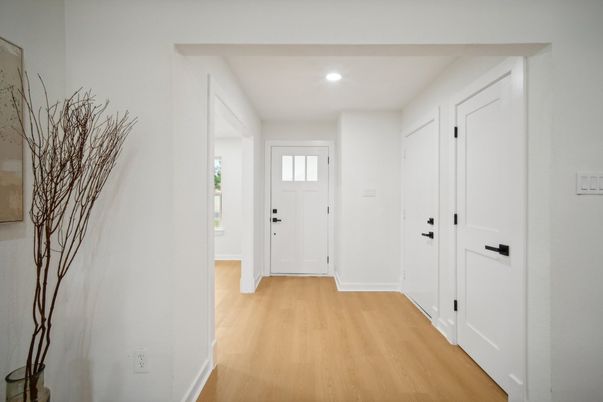 Interior, Recessed Lighting, Wood Texture Flooring