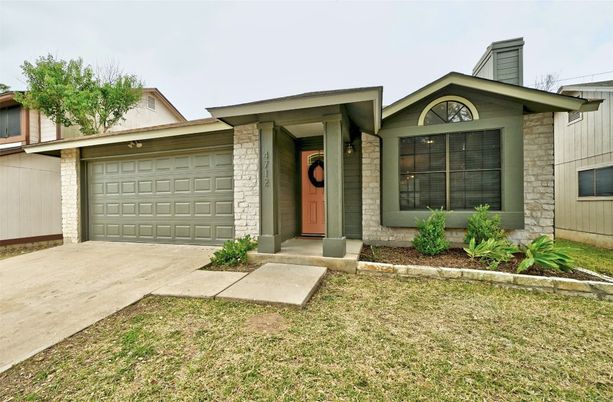 Attached, Exterior, Facade, Ranch