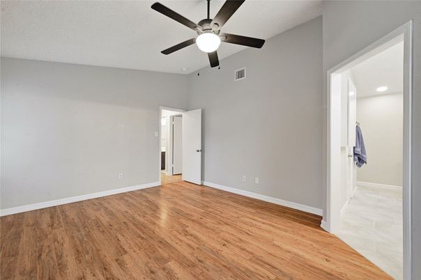 Empty room, Interior, Recessed Lighting, Wood Texture Flooring