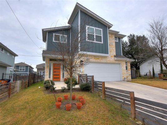 Attached, Exterior, Facade, American Craftsman
