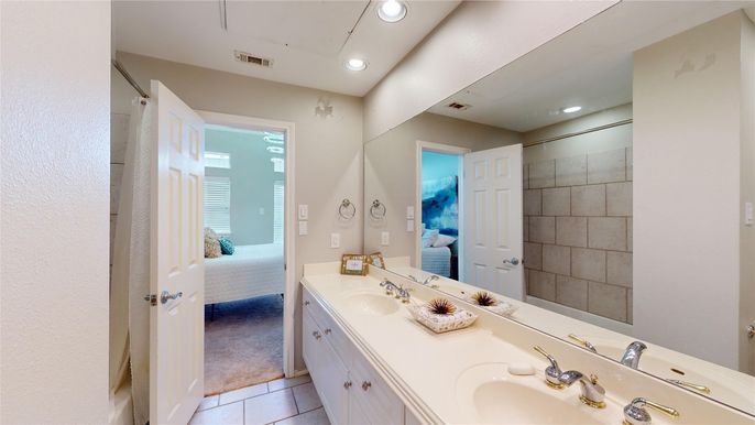 Bathroom, Dual Sink Vanities, Interior, Recessed Lighting
