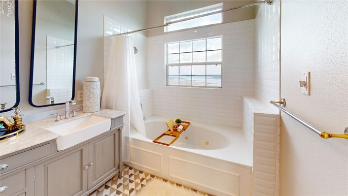 Bathroom, Dual Sink Vanities, Interior