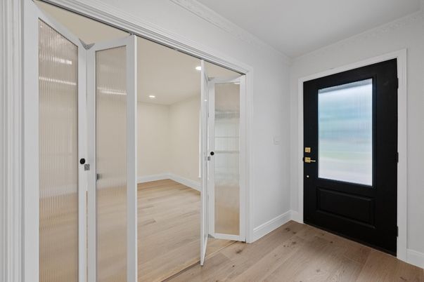 Interior, Recessed Lighting, Wood Texture Flooring
