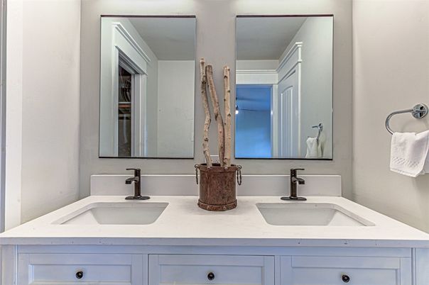 Bathroom, Dual Sink Vanities, Interior