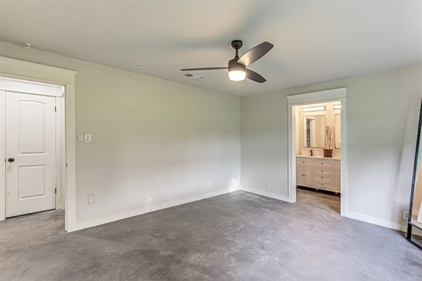 Empty room, Interior
