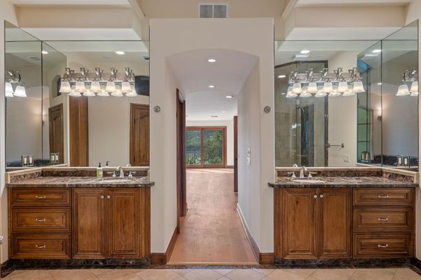 Bathroom, Dual Sink Vanities, Interior, Recessed Lighting