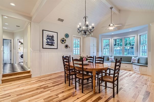 Chandelier, Dining room, Interior, Recessed Lighting, Washer, Wood Texture Flooring