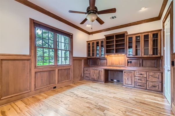 Home Office, Interior, Recessed Lighting, Wood Texture Flooring