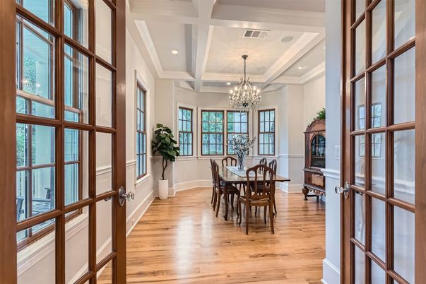 Chandelier, Dining room, Interior, Recessed Lighting, Wood Texture Flooring