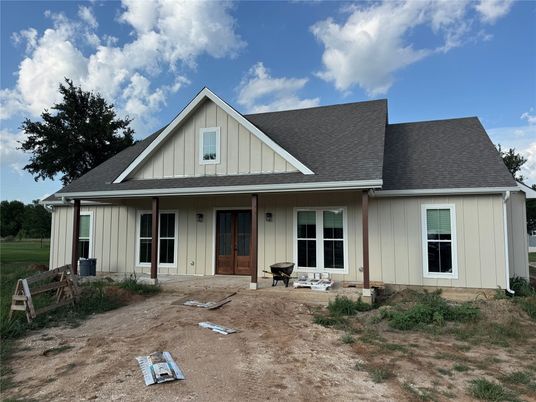 Exterior, Facade, Farmhouse