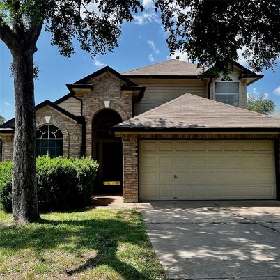 Attached, Exterior, Facade, Brick Traditional