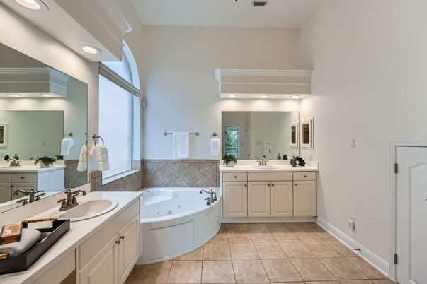 Bathroom, Dual Sink Vanities, Interior, Recessed Lighting