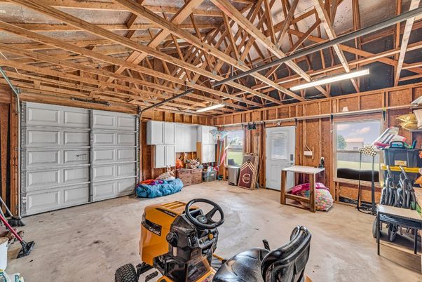 Garage, Interior, Wooden Beams