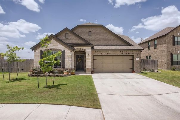 Attached, Exterior, Facade, Brick Traditional