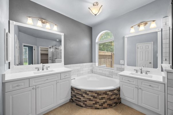 Bathroom, Dual Sink Vanities, Interior