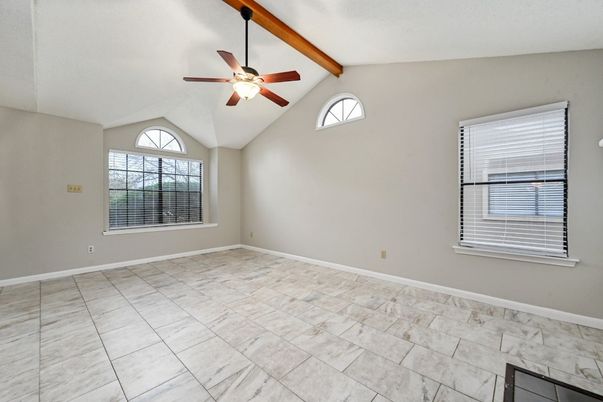 Empty room, Interior, Wooden Beams