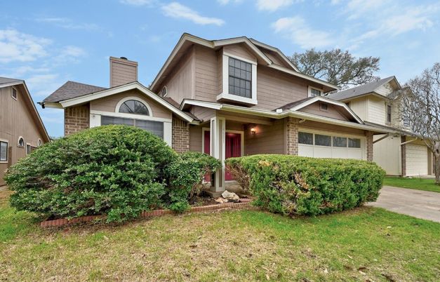 Attached, Exterior, Facade, American Craftsman