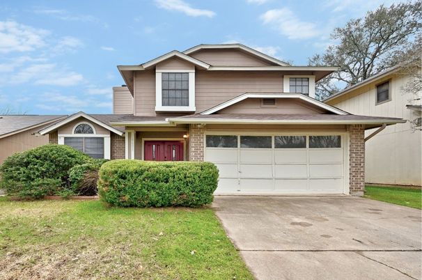 Attached, Exterior, Facade, American Craftsman