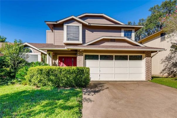 Attached, Exterior, Facade, American Craftsman