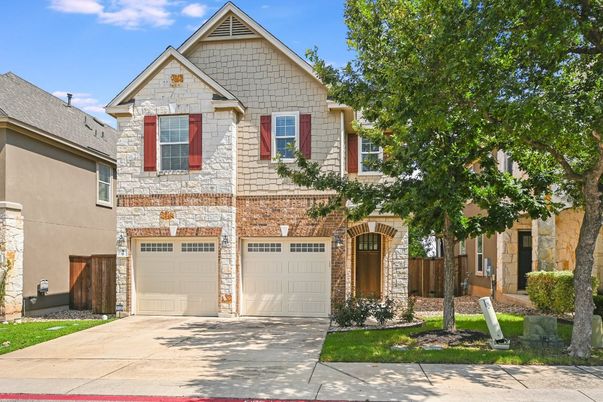 Attached, Exterior, Facade, Brick Traditional