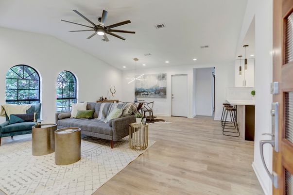 Interior, Living room, Pendant Lights, Recessed Lighting, Wood Texture Flooring