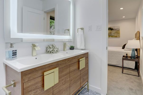 Bathroom, Dual Sink Vanities, Interior, Recessed Lighting