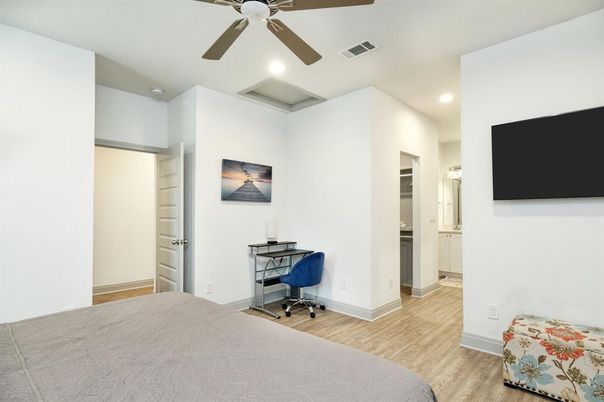 Home Office, Interior, Recessed Lighting, Wood Texture Flooring