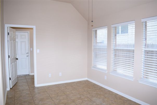 Empty room, Interior
