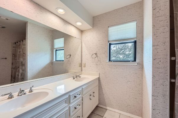 Bathroom, Dual Sink Vanities, Interior, Recessed Lighting