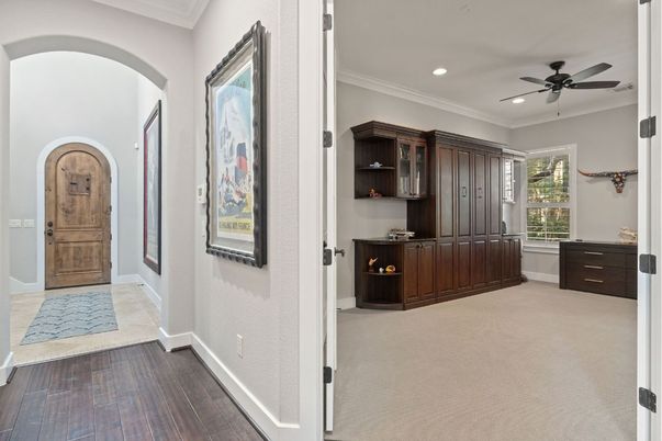 Interior, Recessed Lighting, Wood Texture Flooring